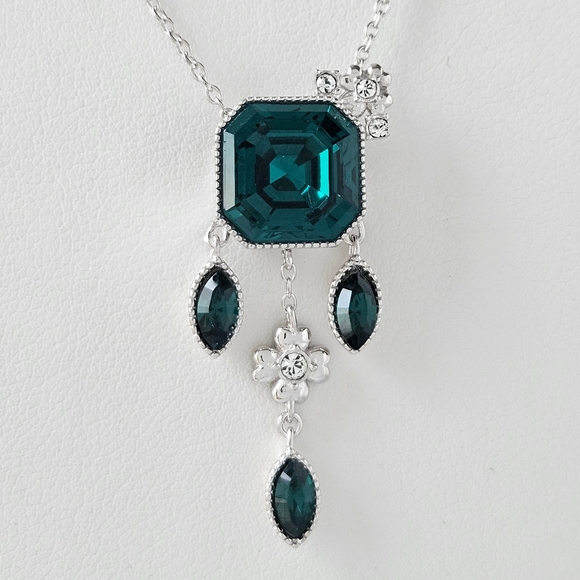 Official Swarovski Crystal Green Emerald Necklace, 925 Sterling Silver - Picture 6 of 6